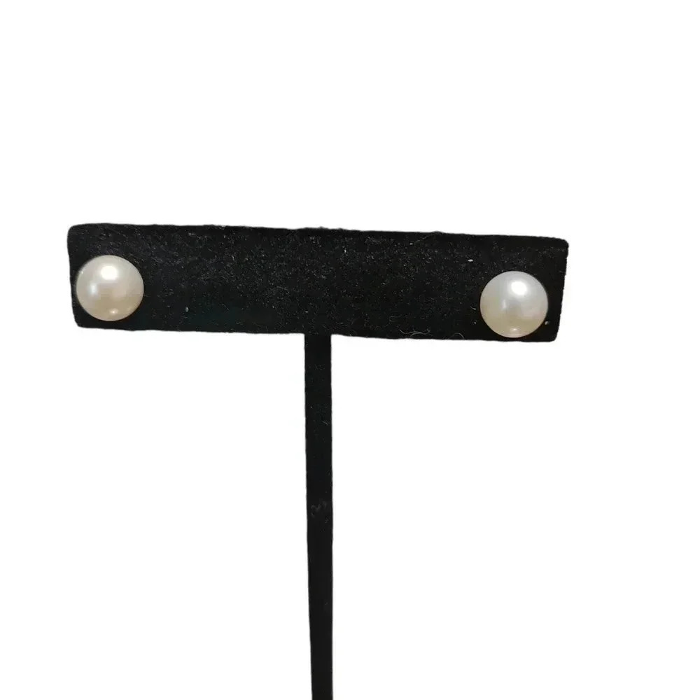 Pearl earrings